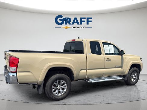 Used 2016 Toyota Tacoma SR5 w/ SR5 Appearance Package (SN) AWD/4WD image 15