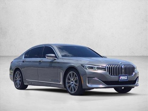 Used 2022 BMW 740i RWD image 3