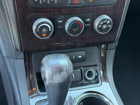 Used 2016 Chevrolet Traverse LT FWD image 17