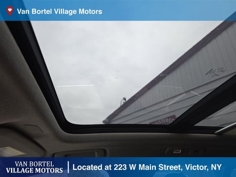 Used 2023 Volvo XC40 B5 Ultimate image 23