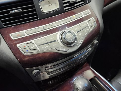 Used 2019 INFINITI Q70 Luxe image 34