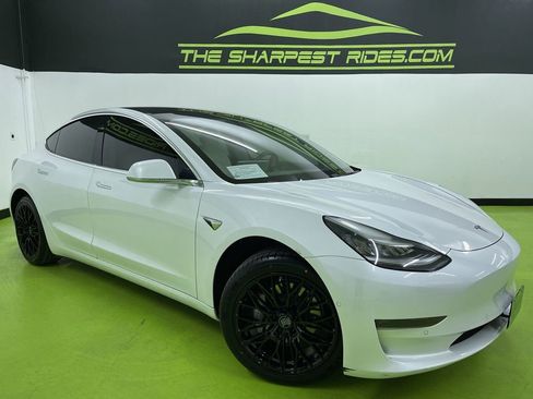 Used 2020 Tesla Model 3 Standard Range Plus image 1