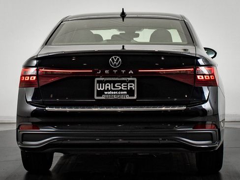 Used 2025 Volkswagen Jetta Sport image 7