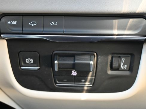 Used 2025 Cadillac Escalade Sport Platinum w/ LPO, ONYX Package image 31