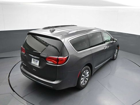 Used 2020 Chrysler Pacifica Touring-L Plus FWD image 41
