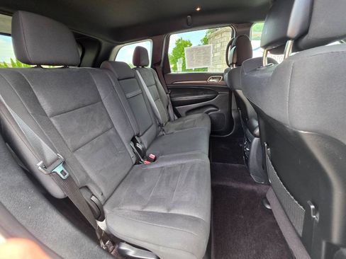 Used 2017 Jeep Grand Cherokee Laredo w/ Quick Order Package 23E AWD/4WD image 18