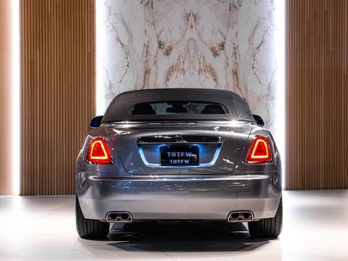 Used 2018 Rolls-Royce Dawn image 9