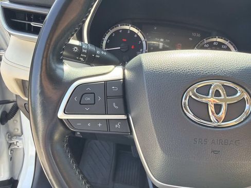 Used 2023 Toyota Highlander XLE FWD image 28