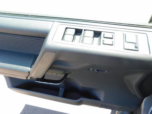 Used 2013 Nissan Titan SV w/ SV Value Truck Pkg image 18