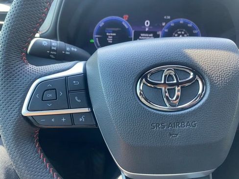 Used 2025 Toyota Sienna XSE FWD image 20