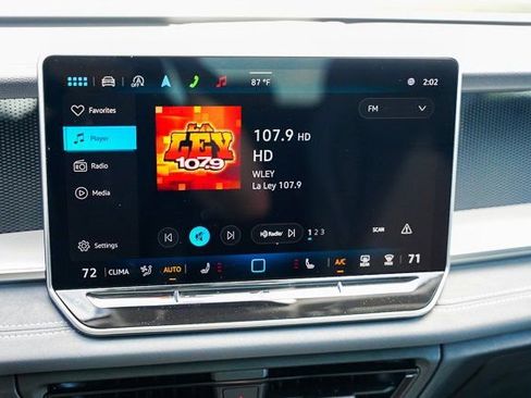 Used 2025 Volkswagen Tiguan SE w/ Panoramic Sunroof Package image 15