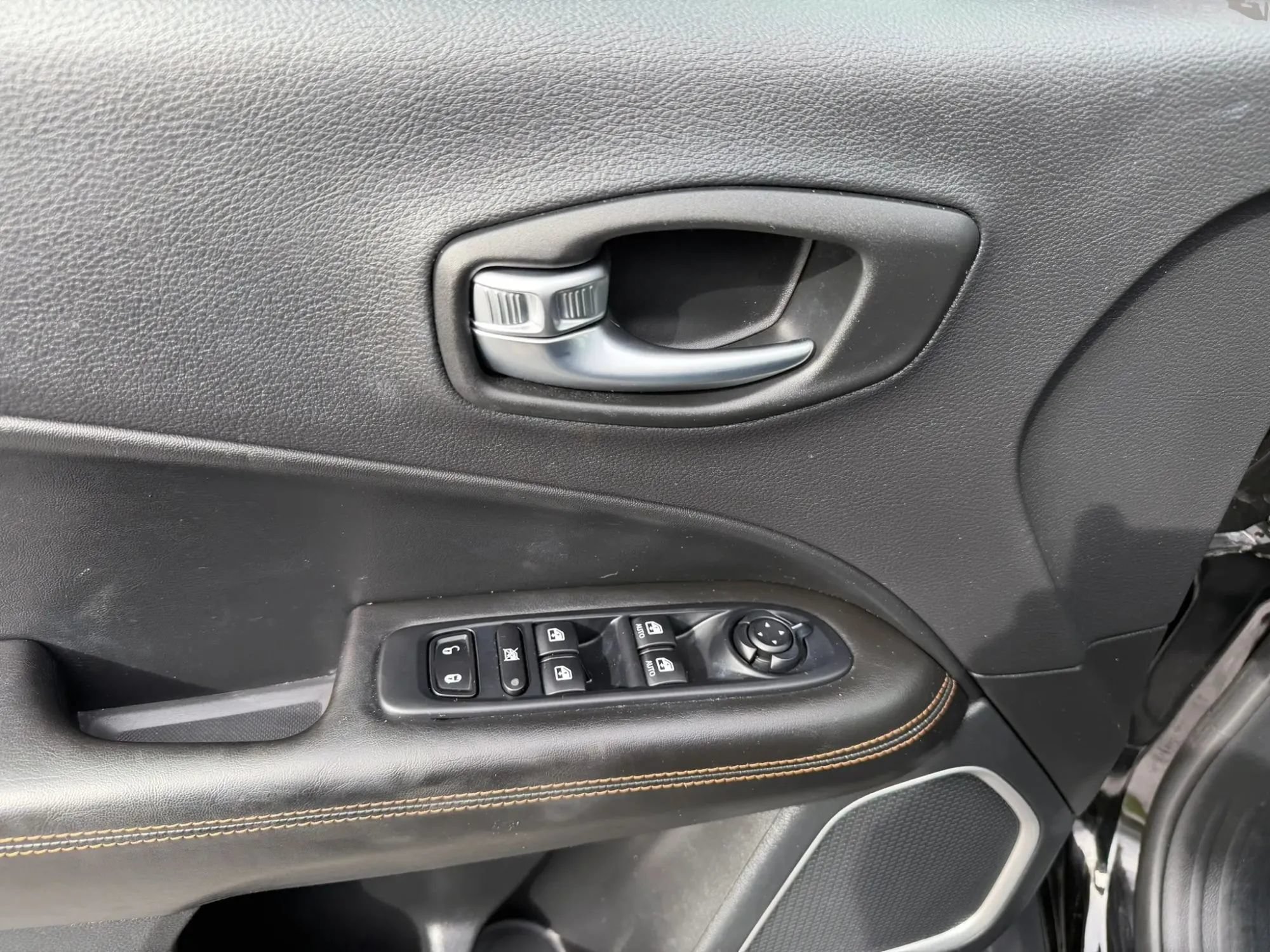 Used 2020 Jeep Compass Limited AWD/4WD image 12