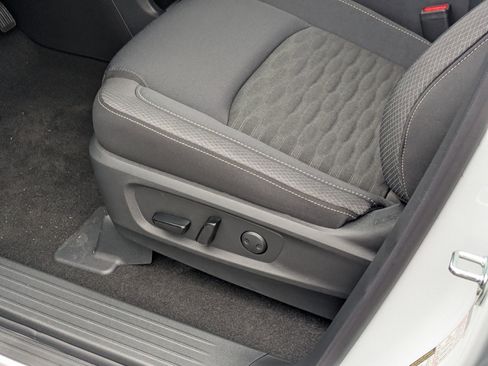 New 2025 Nissan Pathfinder SV image 4