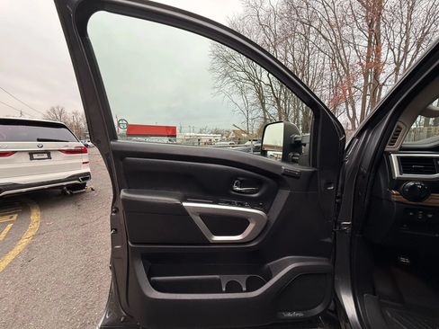 Used 2017 Nissan Titan SL AWD/4WD image 9