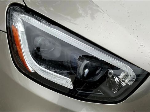 Used 2020 Mercedes-Benz GLC 300 4MATIC image 27