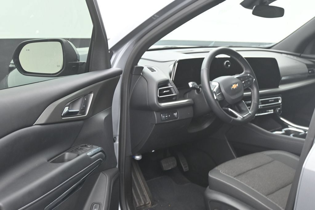 Used 2026 Chevrolet Traverse LT FWD image 10