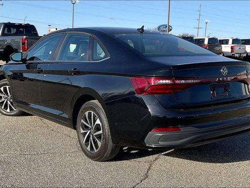 Used 2025 Volkswagen Jetta S image 3