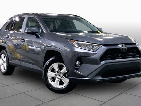 Used 2021 Toyota RAV4 XLE AWD/4WD image 3