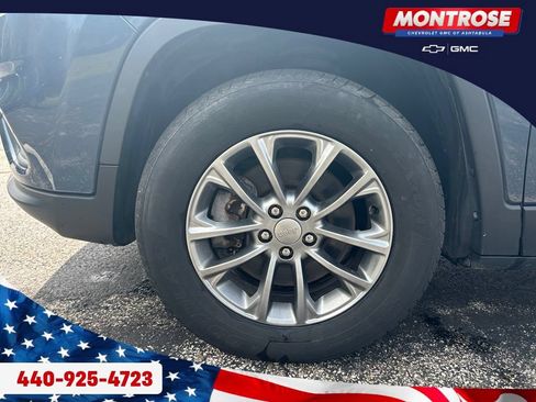 Used 2019 Jeep Cherokee Latitude Plus w/ Comfort/Convenience Group AWD/4WD image 33