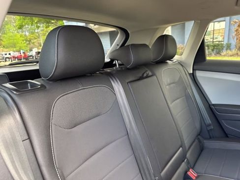 Used 2024 Volkswagen Taos SE image 15