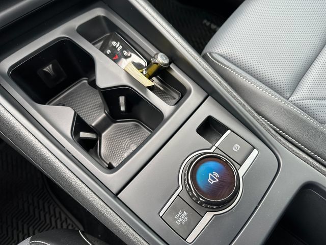 Certified 2025 Volkswagen Tiguan SE AWD/4WD image 28