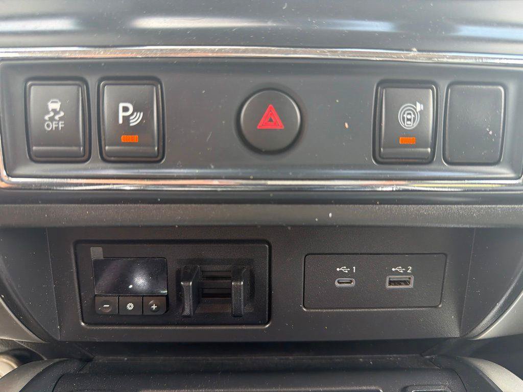 Used 2021 Nissan Titan SV w/ SV Convenience Package AWD/4WD image 38