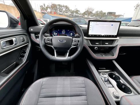 Used 2025 Ford Explorer ST-Line w/ Premium Package image 5