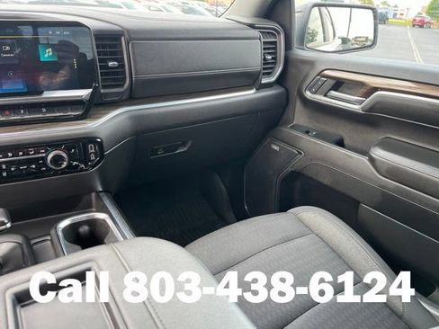 Used 2022 Chevrolet Silverado 1500 LT Trail Boss w/ Convenience Package II AWD/4WD image 16