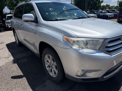 Used 2011 Toyota Highlander Limited w/ Tow Pkg FWD image 5