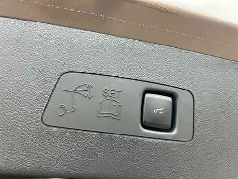 Used 2025 Lincoln Corsair Reserve w/ Jet Appearance Package image 9