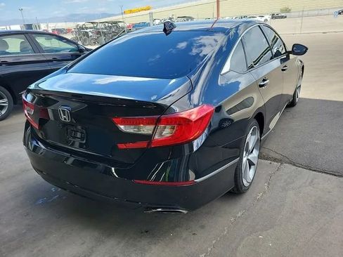Used 2018 Honda Accord Touring image 2