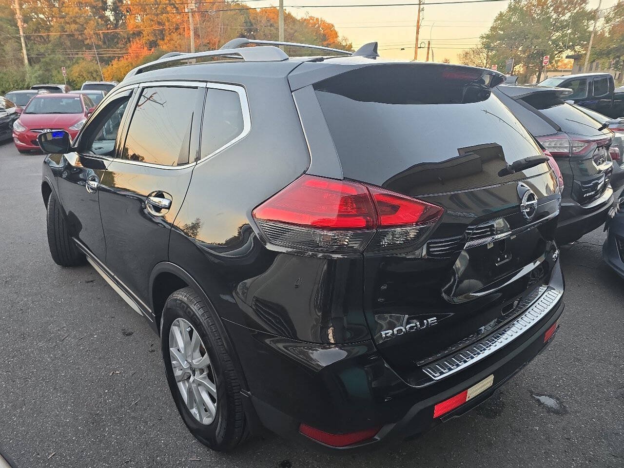 Used 2017 Nissan Rogue SV AWD/4WD image 5