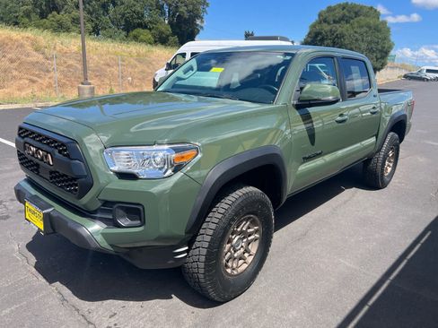 Certified 2022 Toyota Tacoma SR5 w/ Trail Edition AWD/4WD image 5