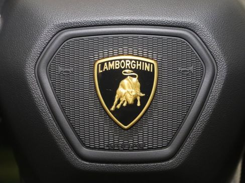Used 2022 Lamborghini Urus image 65