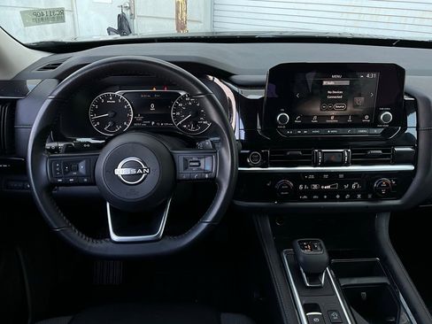 Used 2024 Nissan Pathfinder SV image 15