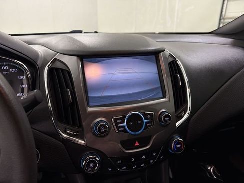 Used 2018 Chevrolet Cruze LT w/ Sun And Sound Package image 26