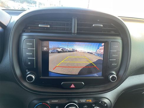 Used 2023 Kia Soul LX image 19