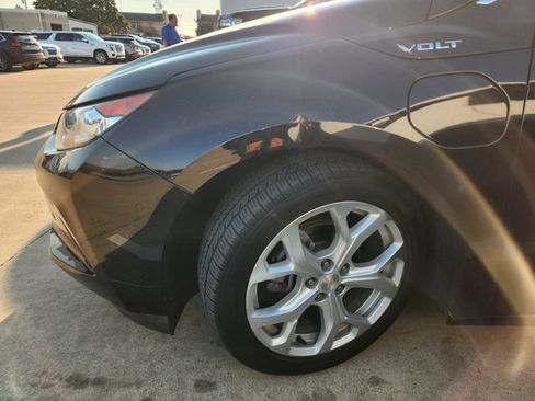Used 2018 Chevrolet Volt Premier w/ Driver Confidence Package FWD image 7
