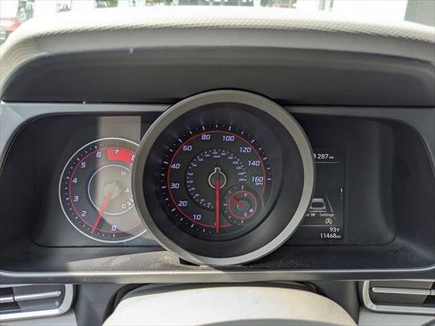 Used 2021 Hyundai Elantra SE FWD image 20