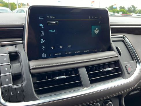 Used 2024 Chevrolet Suburban LT RWD image 18