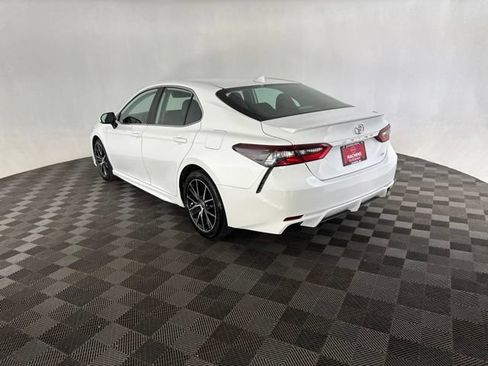 Used 2022 Toyota Camry SE FWD image 7