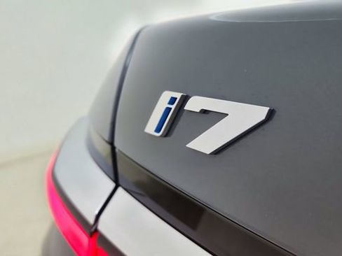 Used 2023 BMW i7 xDrive60 image 19