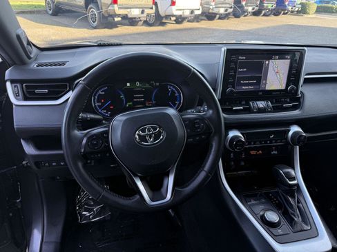 Used 2020 Toyota RAV4 XSE image 17