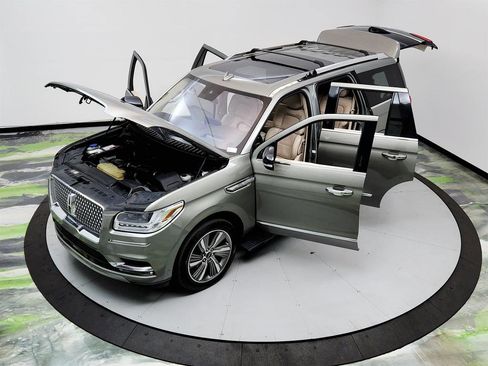 Used 2019 Lincoln Navigator Reserve w/ Cargo Package image 37