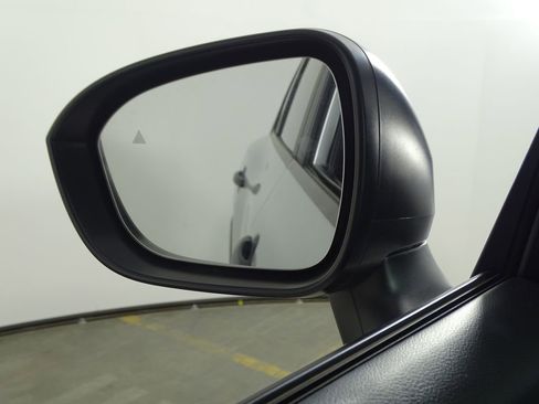 Used 2024 Nissan Rogue S image 37