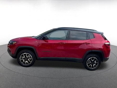 Used 2025 Jeep Compass Trailhawk AWD/4WD image 8