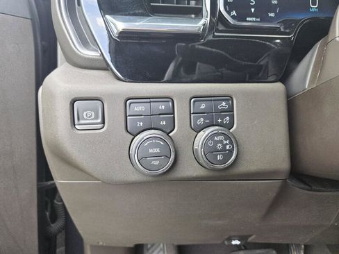Used 2022 Chevrolet Silverado 1500 LTZ AWD/4WD image 12