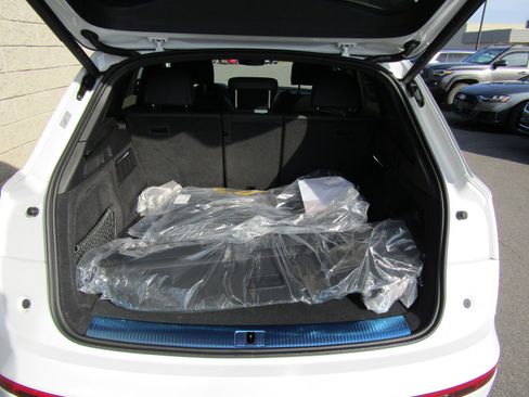 New 2024 Audi Q5 e Premium Plus image 4