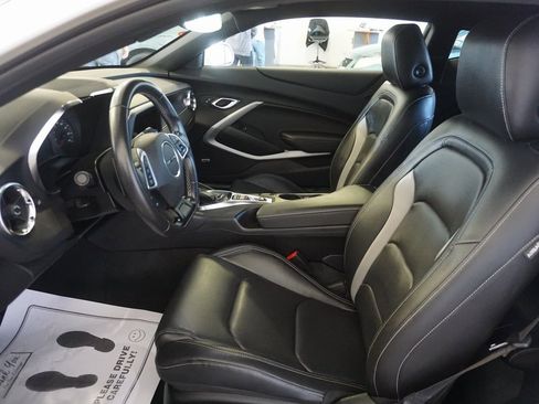 Used 2022 Chevrolet Camaro LT w/ Technology Package image 20