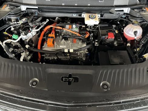 Used 2024 Chevrolet Equinox EV RS FWD image 12